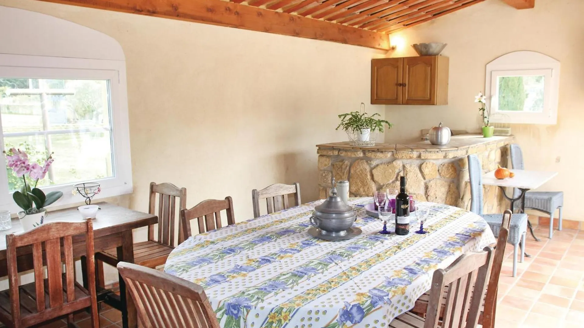 Stunning Home In Lancon De Provence With Wifi And Outdoor Swimming Pool בית נופש Lançon-Provence